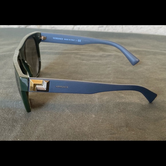 Versace Green Pilot Unisex Sunglasses - Picture 4 of 5